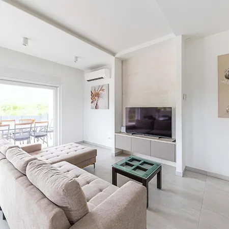 בית נופש Cozy In Primorski Dolac With Wifi *