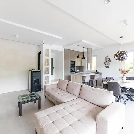 Cozy In Primorski Dolac With Wifi