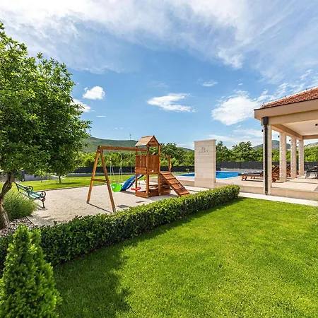 Cozy In Primorski Dolac With Wifi *