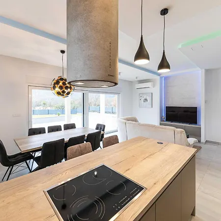 Cozy In Primorski Dolac With Wifi * Primorski Dolac