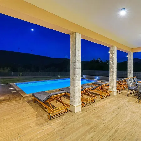 Cozy In Primorski Dolac With Wifi *