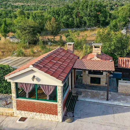 בית נופש Cozy In Primorski Dolac With Wifi *