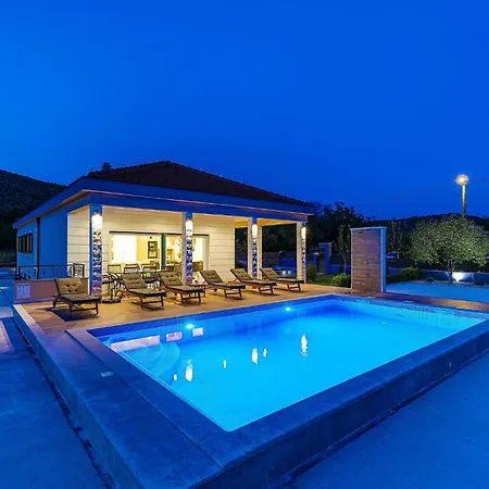 Cozy In Primorski Dolac With Wifi בית נופש