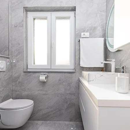 Cozy In Primorski Dolac With Wifi בית נופש Primorski Dolac