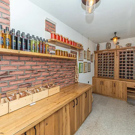 בית נופש Cozy In Primorski Dolac With Wifi