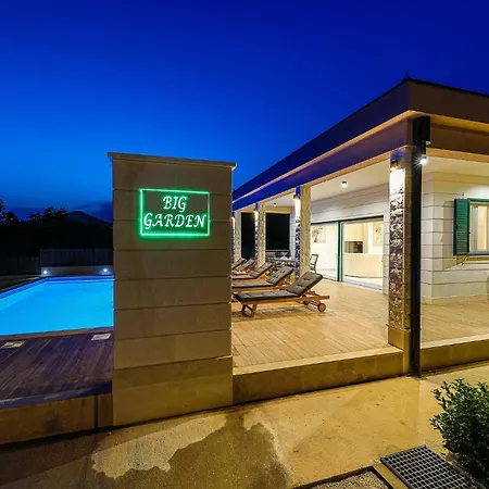 Cozy In Primorski Dolac With Wifi בית נופש *